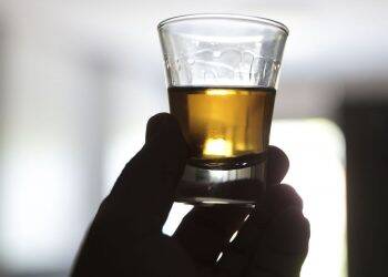 Da proibição ao domínio do mercado: o caminho da cachaça no Brasil