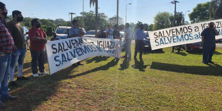 Transportadores do turismo de Iguazú pedem reativação das atividades