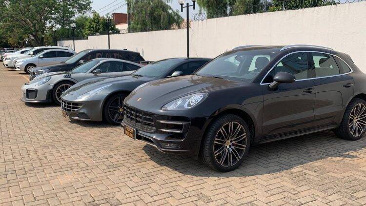 Operação da PF apreende veículos de luxo superesportivos em Maringá