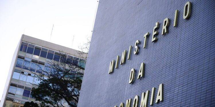 Governo autoriza IBGE a contratar 6,5 mil profissionais para pesquisa