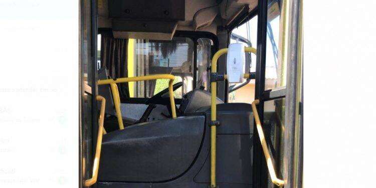 Após 6 meses de pandemia, empresa coloca alcool em gel nos ônibus