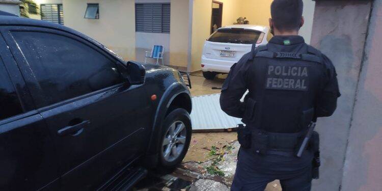 PF deflagra operação contra tráfico internacional de drogas, armas e contrabando na fronteira