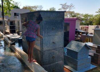 Visitação já é grande nos cemitérios de Foz do Iguaçu