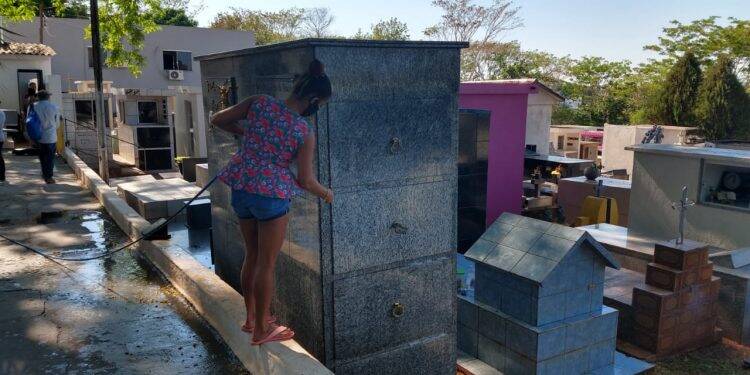 Visitação já é grande nos cemitérios de Foz do Iguaçu