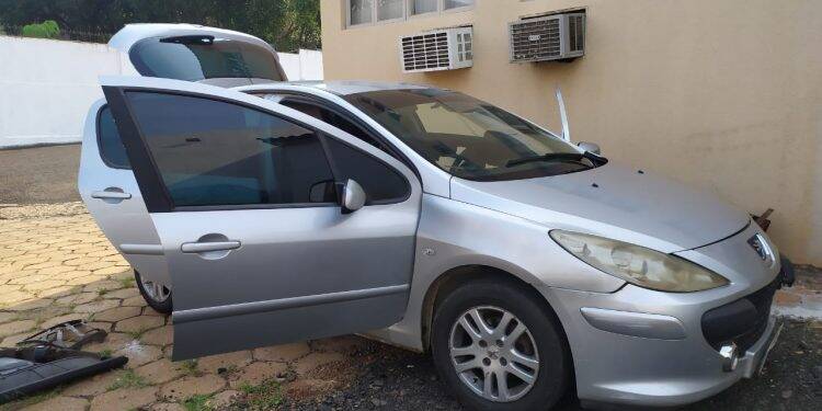 GDE aprende Peugeot com 30kg de cocaína