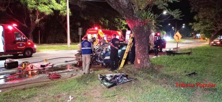 Acidente deixa três pessoas feridas na Avenida Tancredo Neves