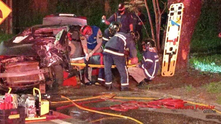 Acidente deixa três pessoas feridas na Avenida Tancredo Neves