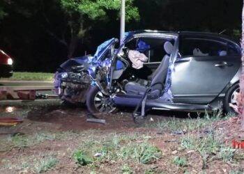 Acidente deixa três pessoas feridas na Avenida Tancredo Neves