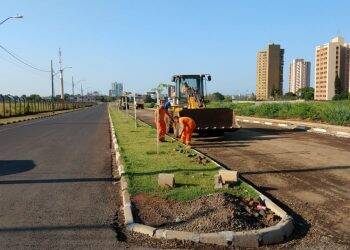 Após 4 anos, empresa retoma obras em três avenidas de Foz do Iguaçu