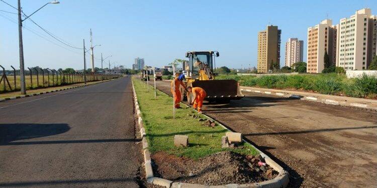 Após 4 anos, empresa retoma obras em três avenidas de Foz do Iguaçu
