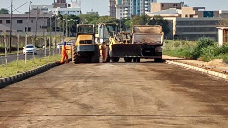 Após 4 anos, empresa retoma obras em três avenidas de Foz do Iguaçu