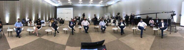 Candidatos se confrontaram durante 5 horas em debate realizado pela Cultura