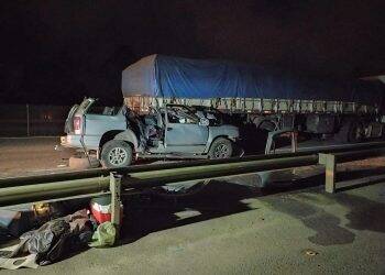 Quatro pessoas morrem na hora em grave acidente na BR-277