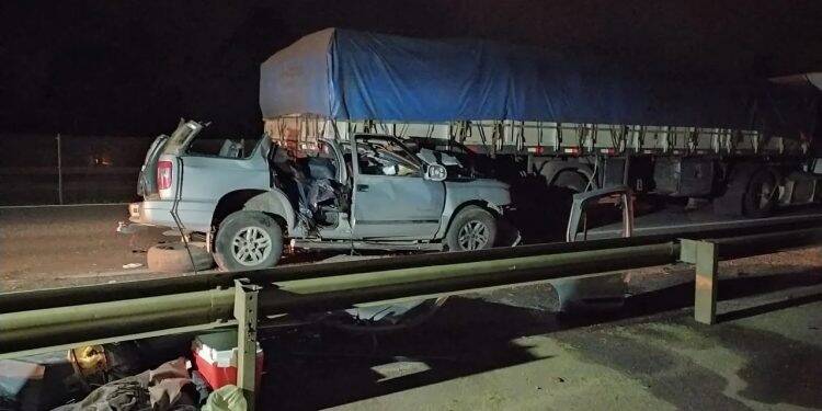 Quatro pessoas morrem na hora em grave acidente na BR-277