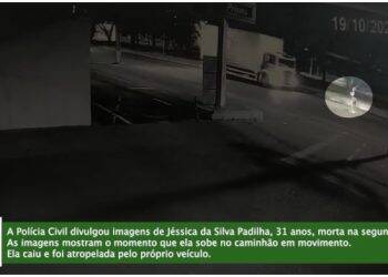 Vídeo mostra mulher subindo em caminhão em movimento pouco antes de cair e ser atropelada