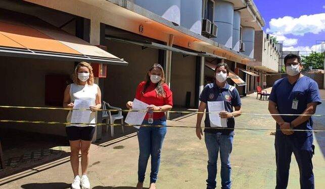 Últimos paraguaios recebem alta em albergue de quarentena na fronteira