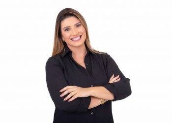 Candidata à vice-prefeita Bibiana Orsi (PP) abre rodada de entrevistas na Rádio Cultura