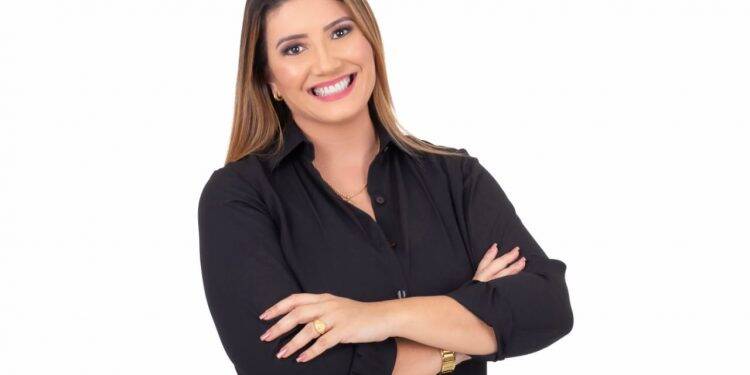 Candidata à vice-prefeita Bibiana Orsi (PP) abre rodada de entrevistas na Rádio Cultura