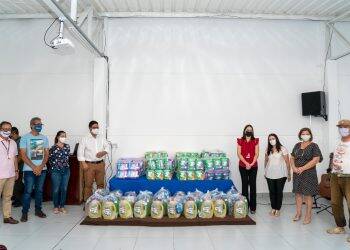 Famílias atendidas pela ACDD recebem kits de higienização comprados com auxílio eventual de Itaipu