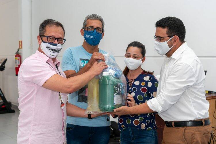 Famílias atendidas pela ACDD recebem kits de higienização comprados com auxílio eventual de Itaipu