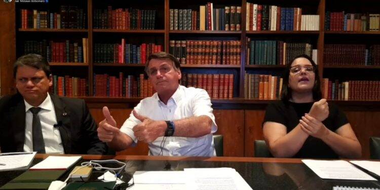 Bolsonaro elogia obras de Itaipu e cogita nova visita à fronteira