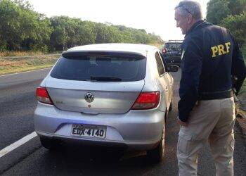 PRF recupera carro roubado em menos de 24 horas