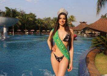 Miss Brasil Thawany Faria participa de  happy hour no Marco das 3 Fronteiras