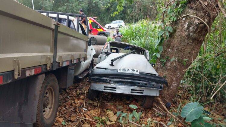 Servidor usa caminhão da prefeitura para mudança particular e sofre acidente