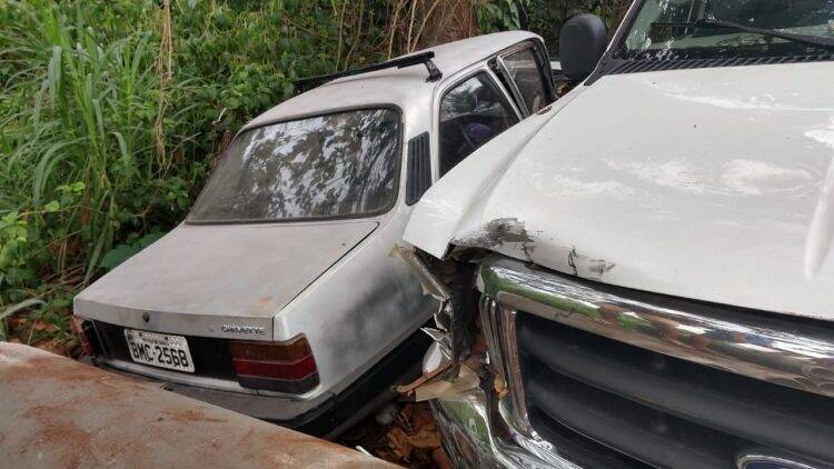 Servidor usa caminhão da prefeitura para mudança particular e sofre acidente