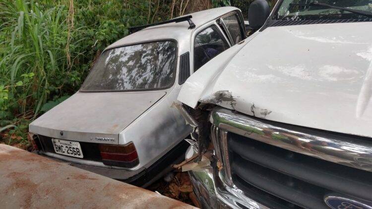 Servidor usa caminhão da prefeitura para mudança particular e sofre acidente