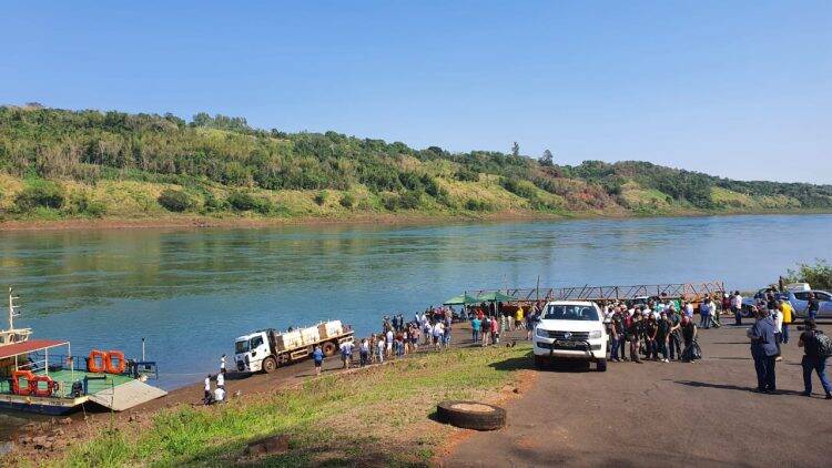 Clube de Pesca Maringá solta 30 mil alevinos no Rio Paraná