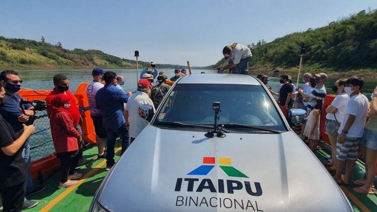 Clube de Pesca Maringá solta 30 mil alevinos no Rio Paraná