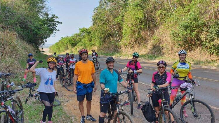 A pé, de bicicleta e a cavalo: fieis não se abatem com pandemia e mantém tradição em Itaipulândia