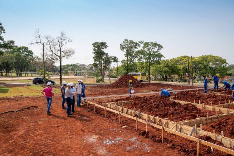 Diretor de Itaipu visita obras em bairros de Foz do Iguaçu