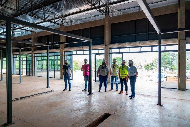 Diretor de Itaipu visita obras em bairros de Foz do Iguaçu