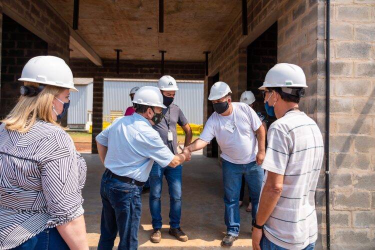 Diretor de Itaipu visita obras em bairros de Foz do Iguaçu