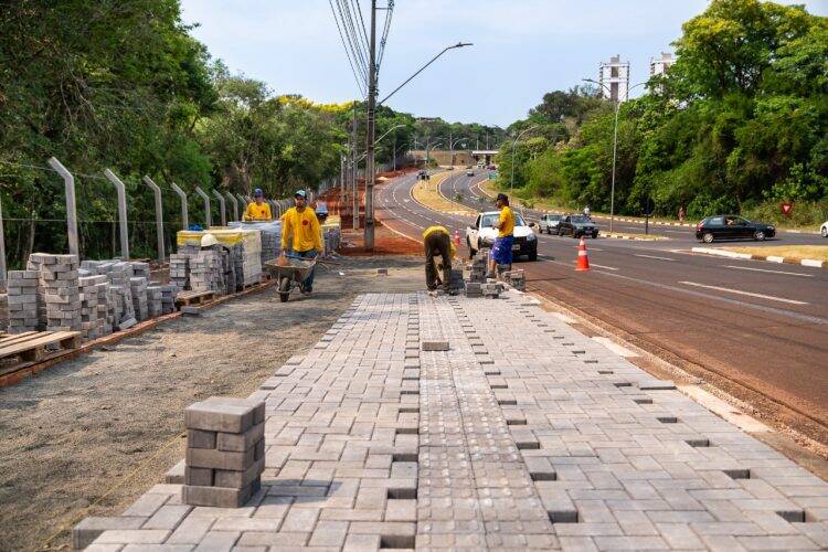 Diretor de Itaipu visita obras em bairros de Foz do Iguaçu