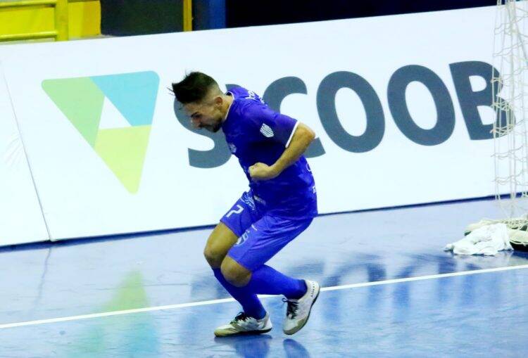 Foz Cataratas vence de virada e conquista classificação no paranaense