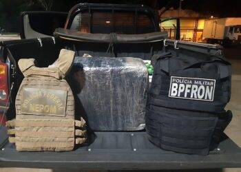 Policiais apreendem material contrabandeado na Favela do Bambu