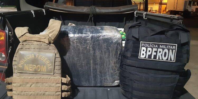 Policiais apreendem material contrabandeado na Favela do Bambu