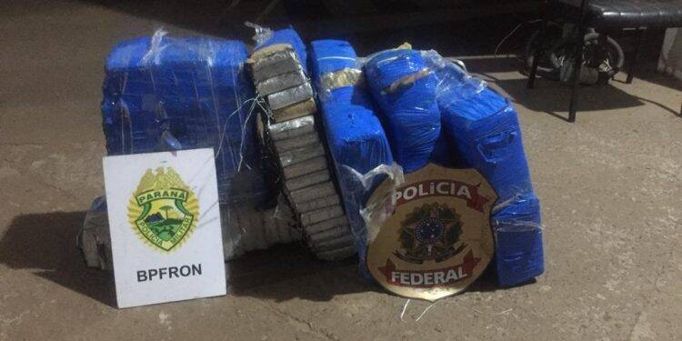 Polícia Federal e Polícia Militar (BPFRON) apreendem 100kg de maconha no Centro de Foz