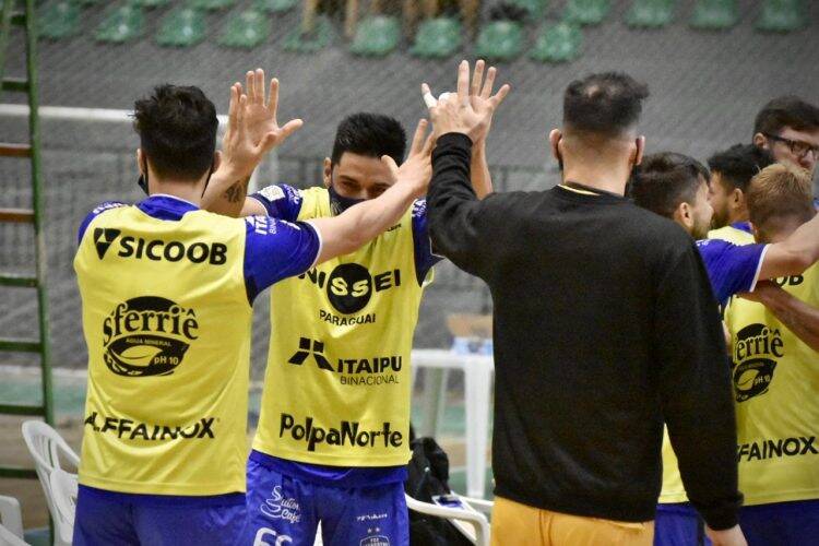 Foz Cataratas vence e garante vaga na Liga Nacional