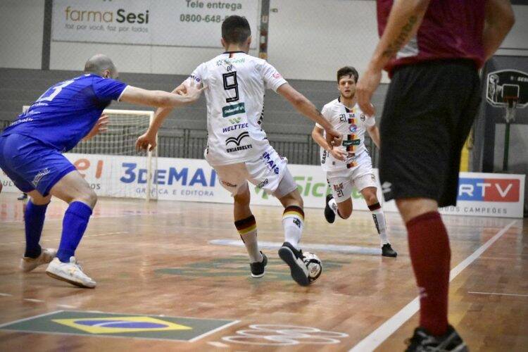 Foz Cataratas vence e garante vaga na Liga Nacional