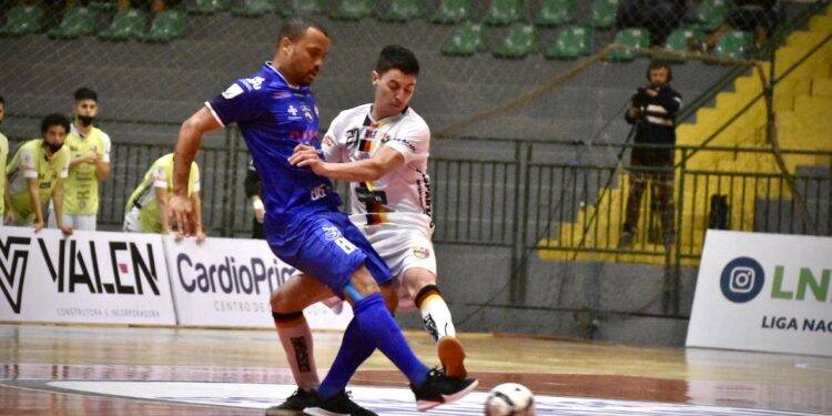 Foz Cataratas vence e garante vaga na Liga Nacional