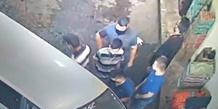 Câmeras flagram funcionários da Aduana em Ciudad del Este cobrando propina; veja