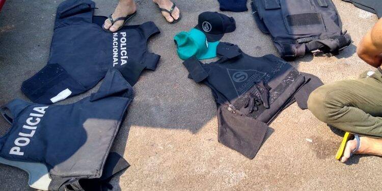 Jovem é preso com coletes à prova de balas