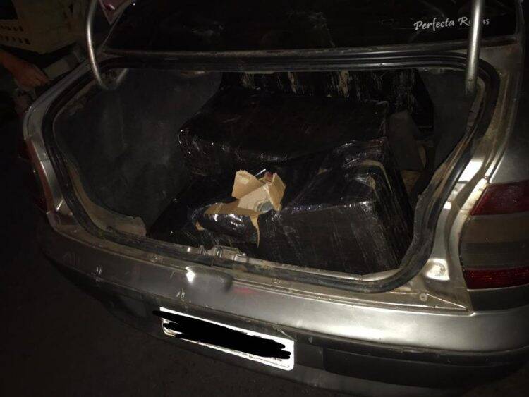 Rapaz é preso com 3.6 mil essências de narguilé contrabandeadas