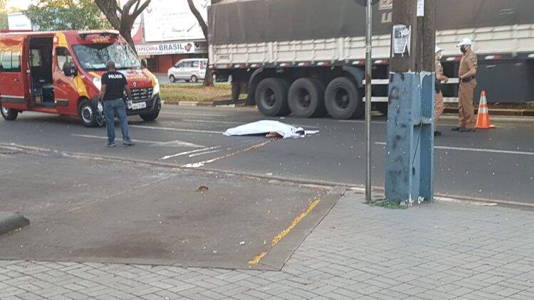 Mulher morre atropelada na Avenida JK e motorista não permanece no local