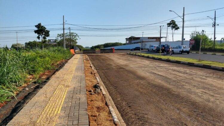 Após 4 anos, empresa retoma obras em três avenidas de Foz do Iguaçu