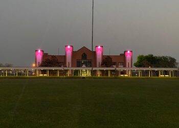 Unioeste Foz do Iguaçu recebe iluminação especial para Outubro Rosa